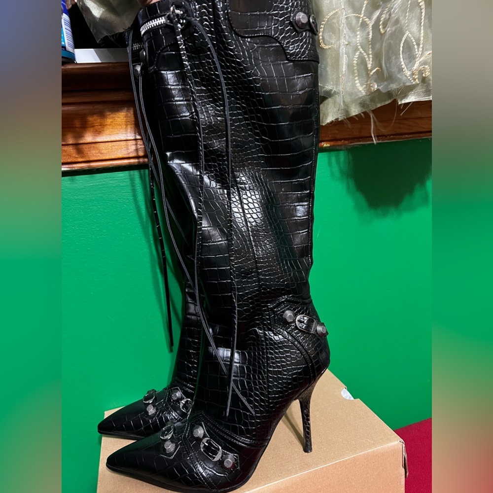 Heel boots